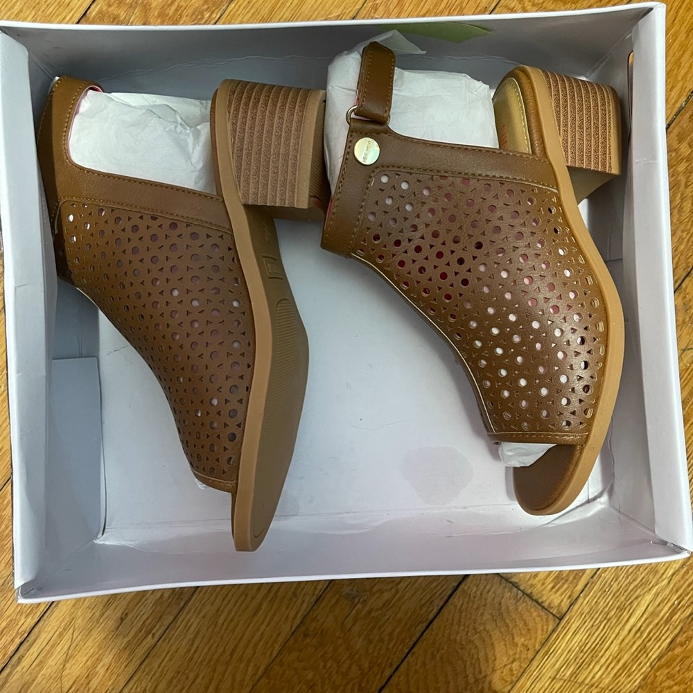 Nine sandals size 2 in brown